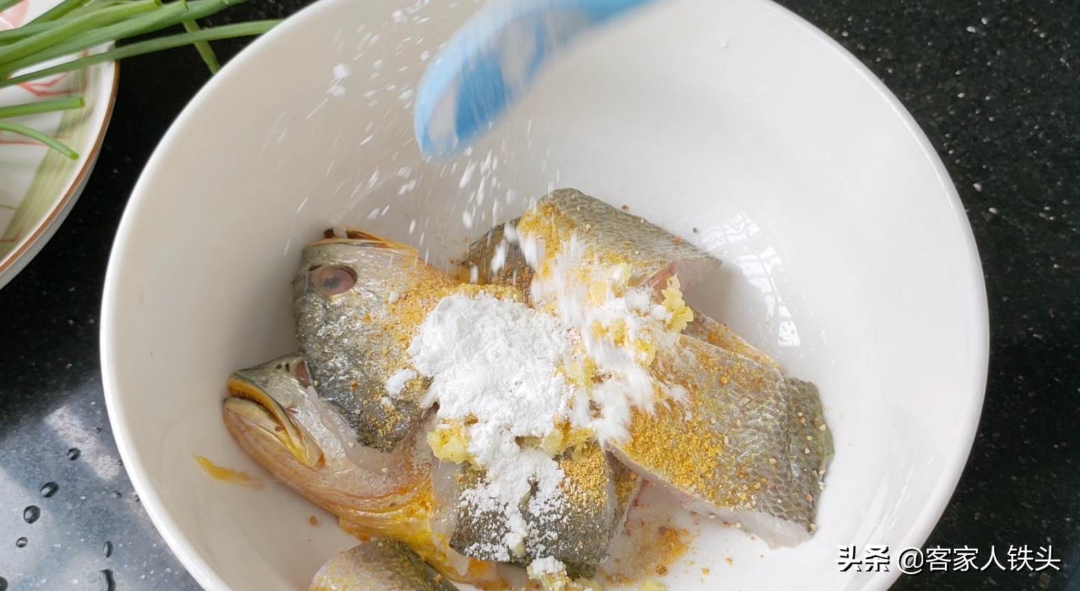 过年吃黄鱼别煎炸，切块摆入锅中，6分钟出锅，皮香肉嫩好吃过瘾 第7张