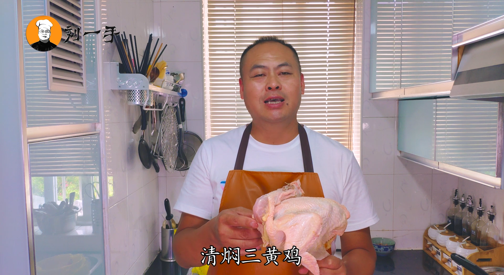 三黄鸡的家常做法（三黄鸡最鲜美吃法） 第1张