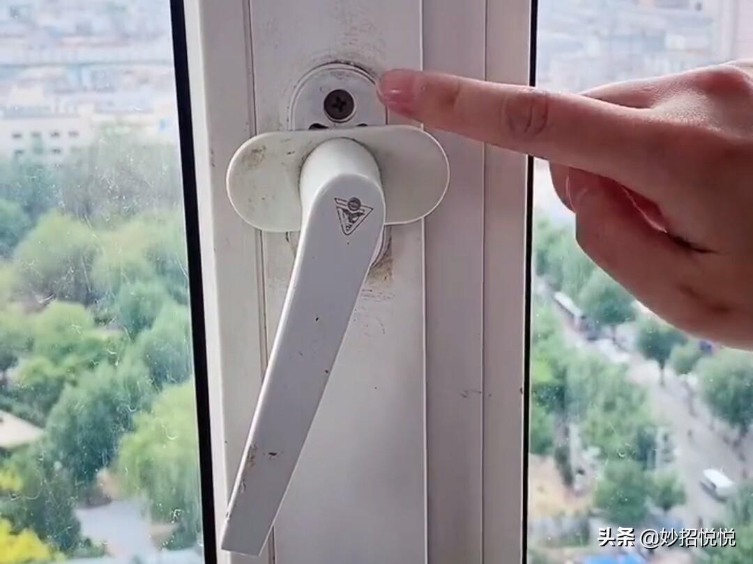 窗户漏风怎么拧紧（窗户有声音又漏风解决方法） 第9张
