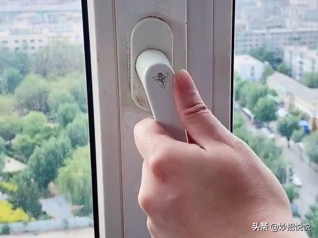 窗户漏风怎么拧紧（窗户有声音又漏风解决方法） 第17张